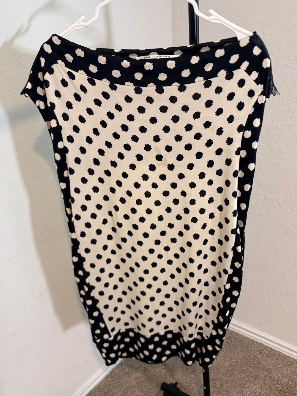 Diane Von Furstenberg Black and Cream Polka Dot Sheath 100% Silk Dress